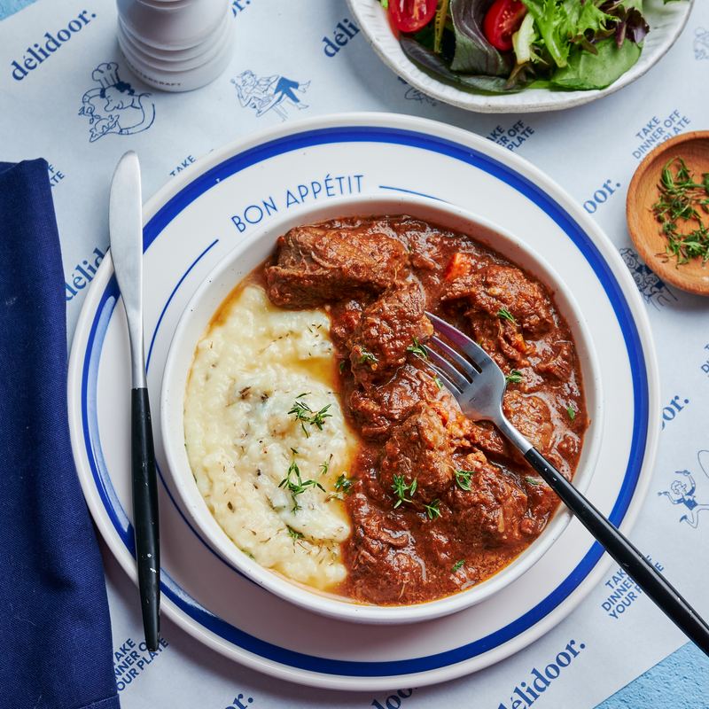 Bœuf bourguignon served with mash, bistro style